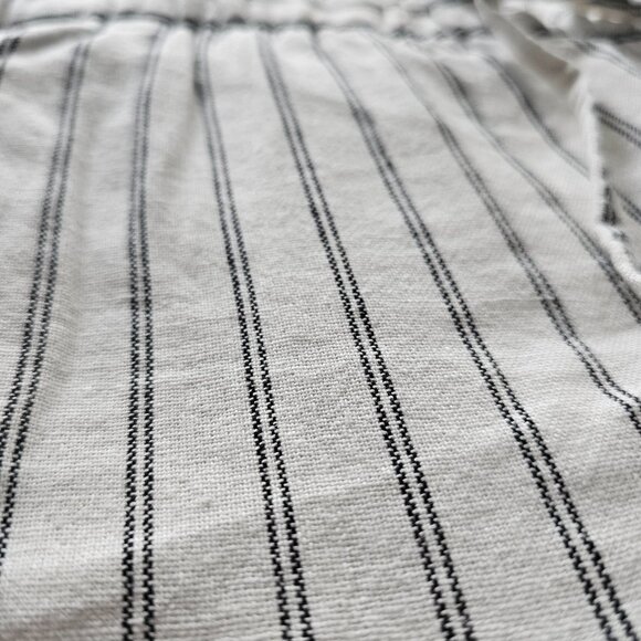 NWT Small Gap Linen "Easy Pant" - Mid Rise, Ankle Length, Loose Fit, Tapered Leg - Picture 3 of 6